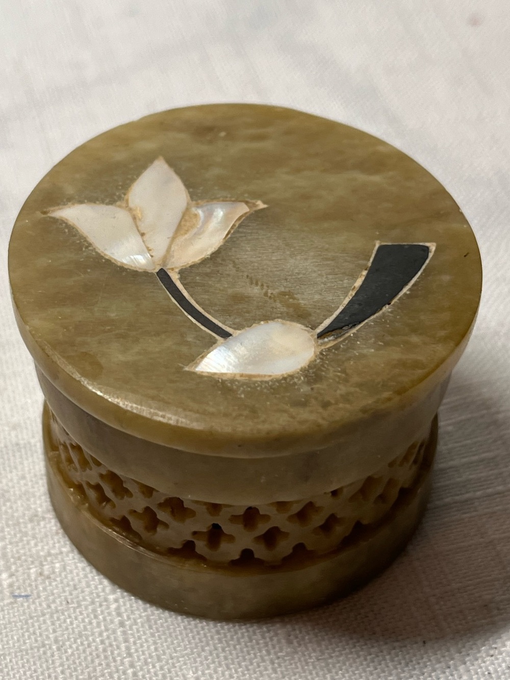 Vintage hand-carved olive-green soapstone trinket or pill box
Floral inlay